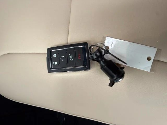 New 2027 Bright White Clear-Coat Paint Jeep Limited image 29