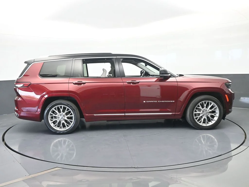 Used 2023 Velvet Red Pearlcoat Jeep Summit image 6