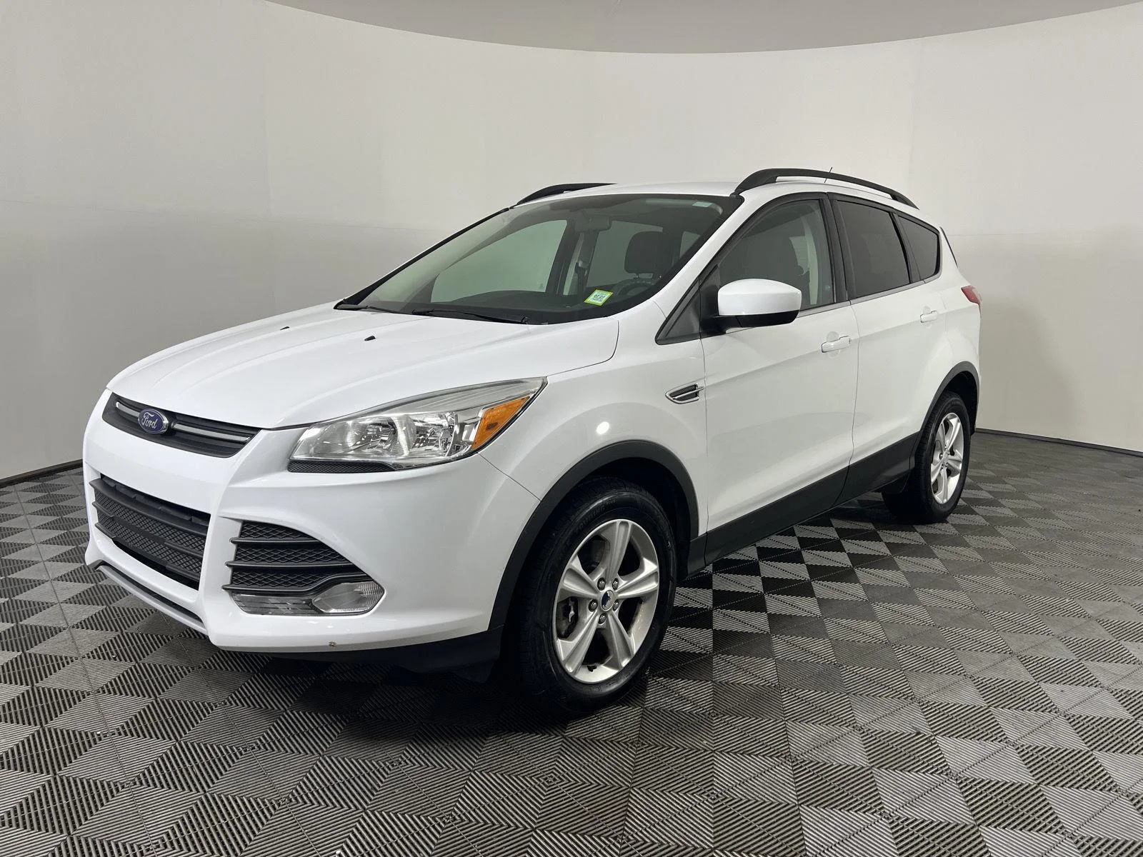 Used 2016 Wh Ford SE image 28