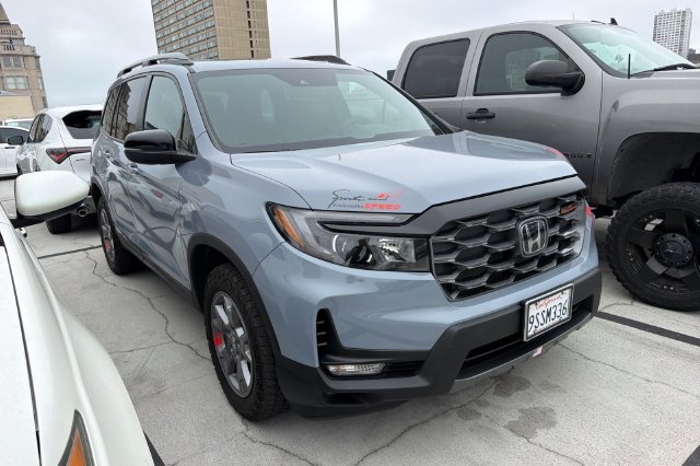 Certified Used 2025 Sonic Gray Pearl Honda TrailSport image 2
