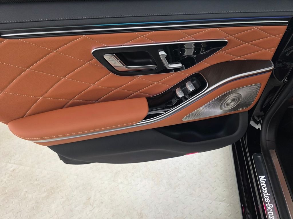 New 2027 Black Mercedes-Benz S 580 image 12