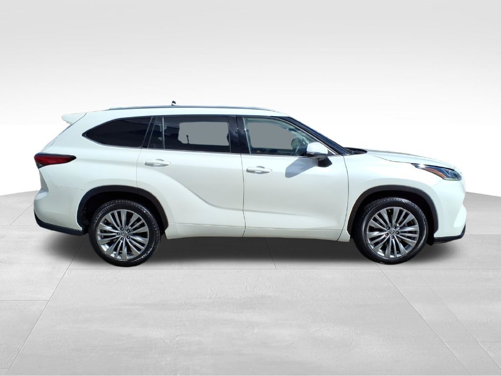 Used 2020 Blizzard Pearl Toyota Platinum image 21