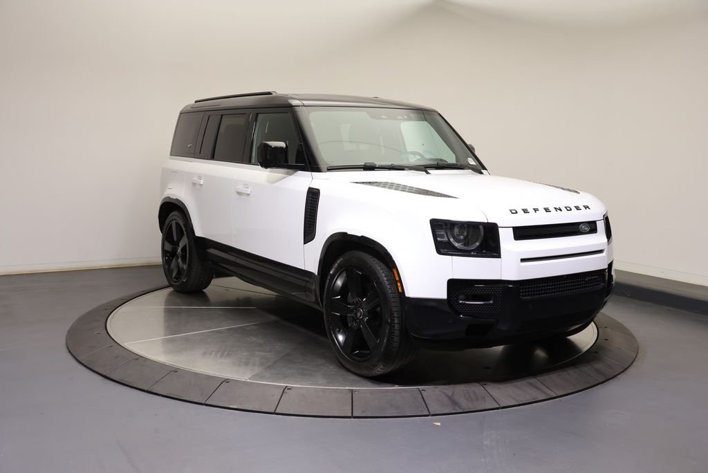 Used 2023 Fuji White Land Rover X-Dynamic SE image 7