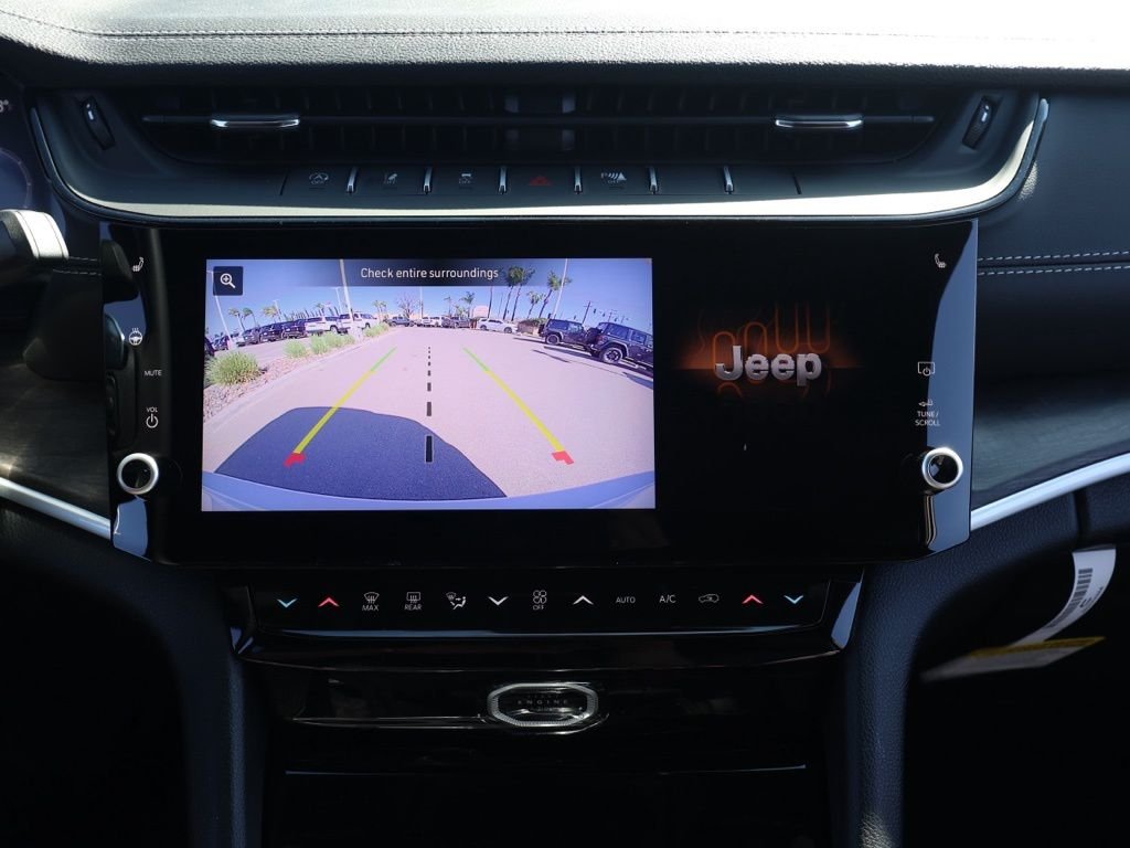 New 2026 Bright White Clear-Coat Exterior Paint Jeep Limited image 29