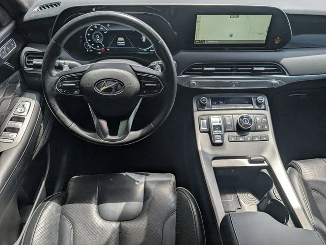 Used 2020 Graphite Hyundai Limited image 12
