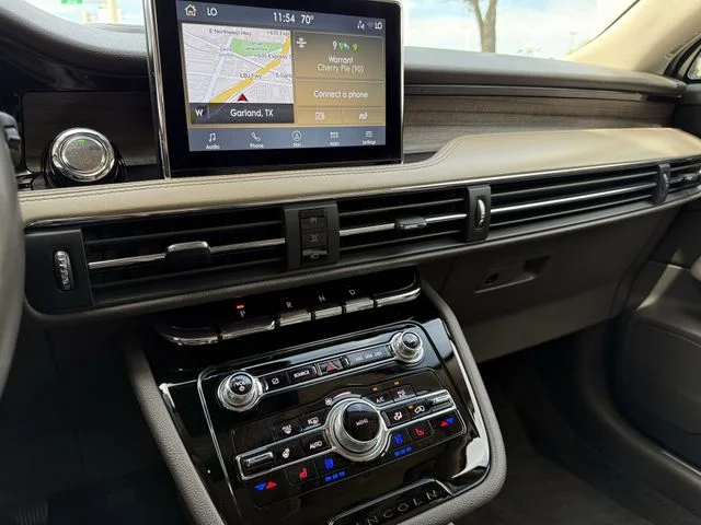Used 2022 White Lincoln Grand Touring image 13