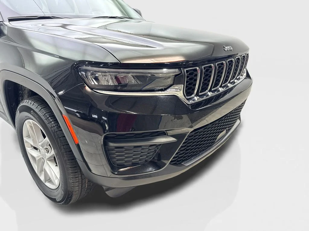 Used 2024 Black Jeep Laredo image 17
