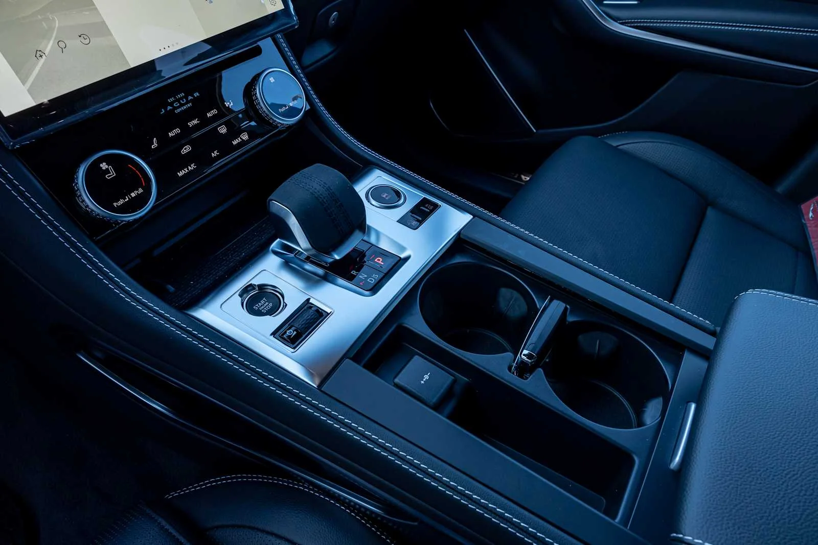 2026 Jaguar F-Pace R-Dynamic S - Photo 19