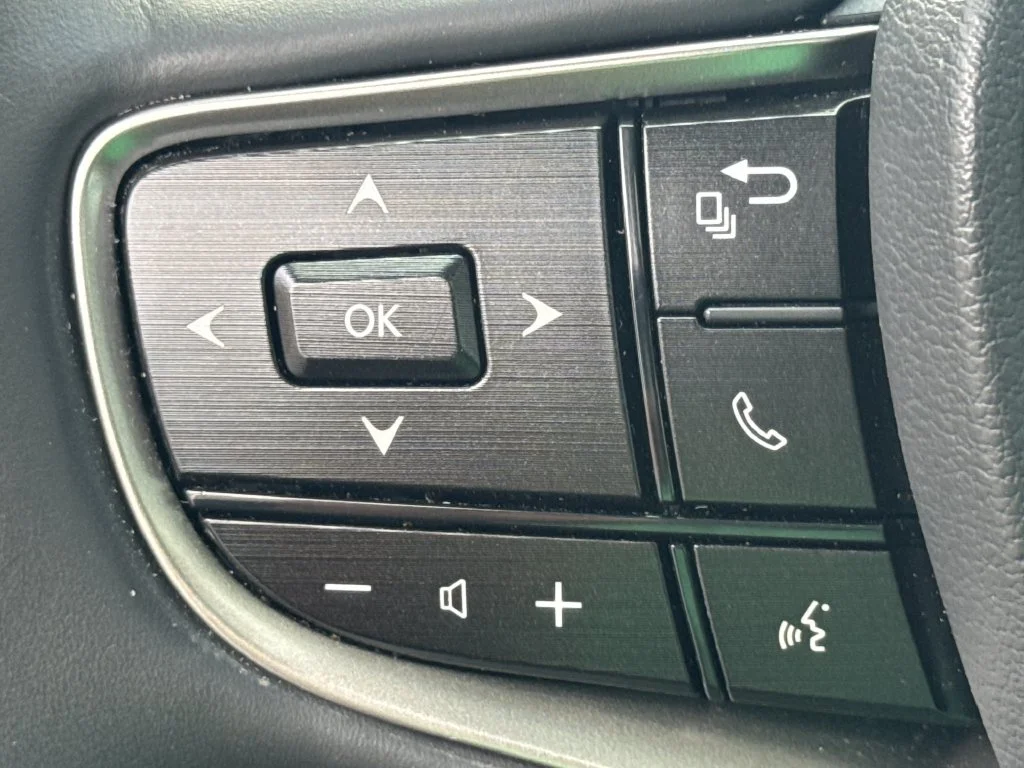 Used 2022 White Lexus 300h image 24