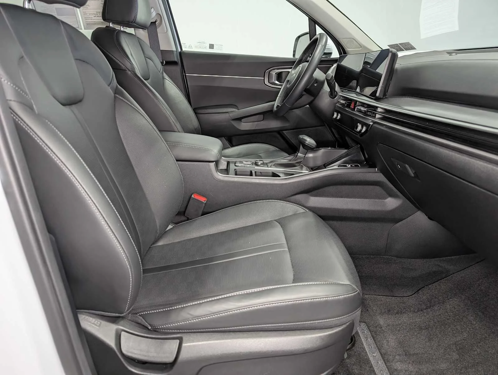 Used 2025 Glacial White Pearl Kia S image 45