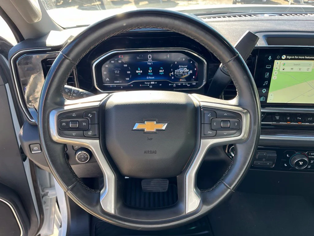 Used 2025 Summit White Chevrolet LT image 11