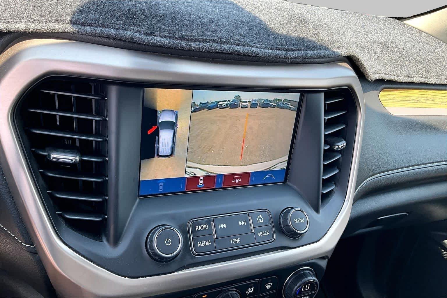 Used 2018 White Frost Tricoat GMC Denali image 23