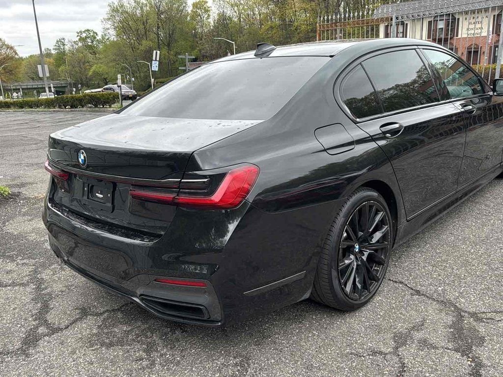 Used 2022 Black BMW 740i image 4