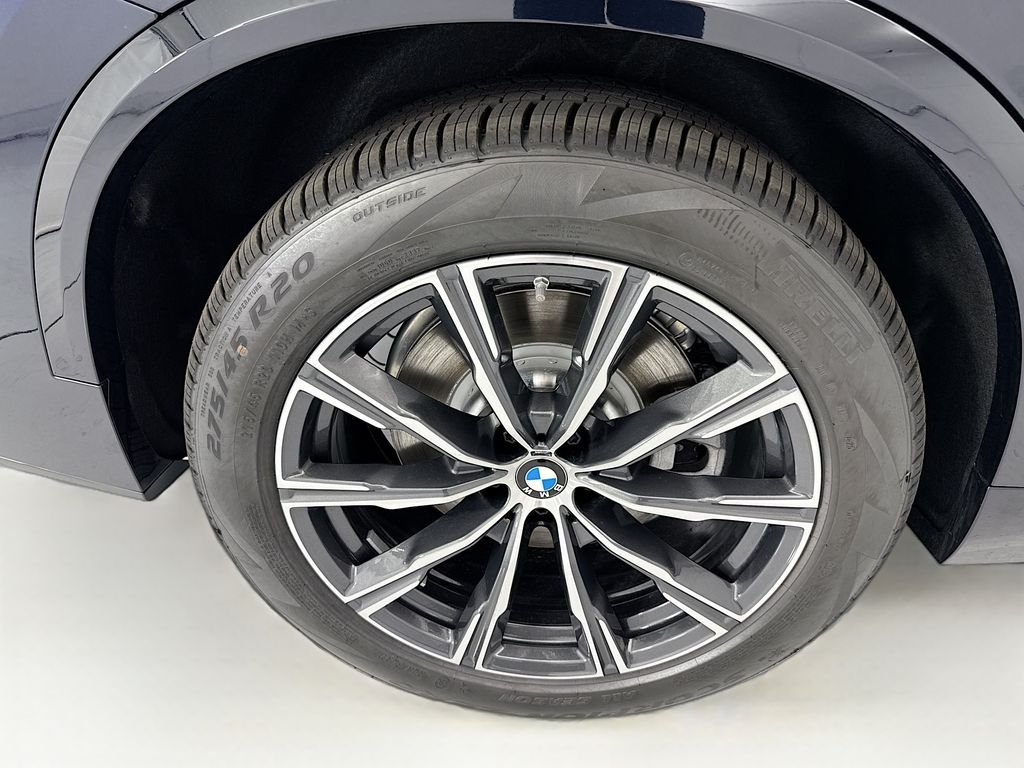 New 2026 Carbon Black Metallic BMW xDrive50e image 32