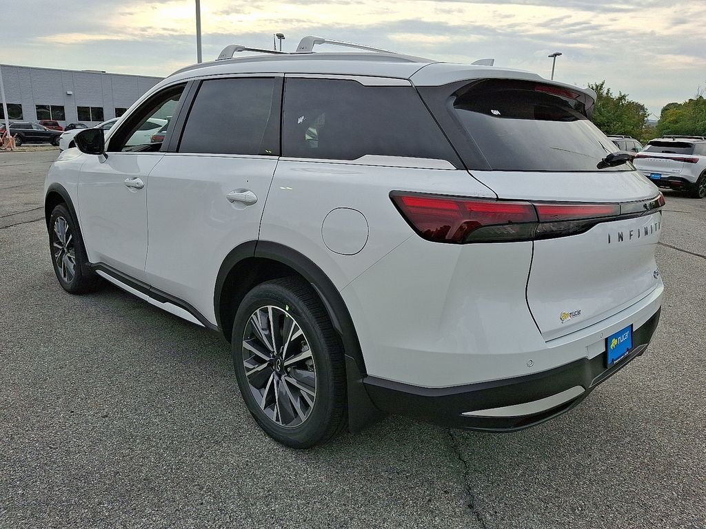 Used 2026 White INFINITI LUXE image 3