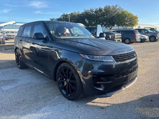 Used 2025 Black Land Rover Dynamic SE image 3
