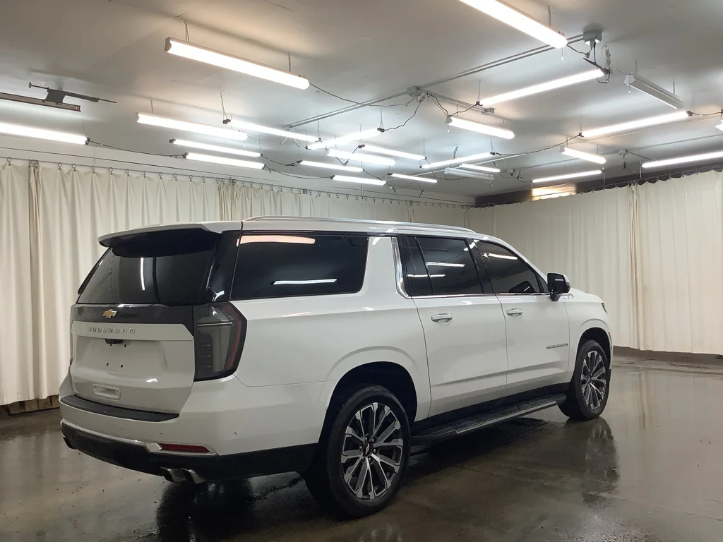 Used 2025 IRIDESCENT PEARL TRICOAT Chevrolet High Country image 6
