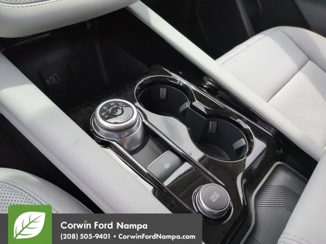 New 2026 Star White Metallic Tri-Coat Ford Platinum image 18
