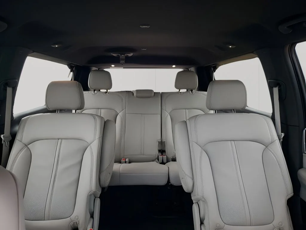 New 2026 Bright White Clear-Coat Exterior Paint Jeep  image 45