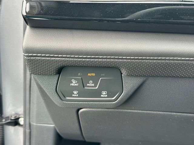 New 2026 Silver Mist Metallic Volkswagen 2.0T SE w/Technology image 24