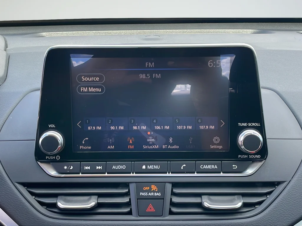 Used 2019 White Nissan 2.5 S image 14