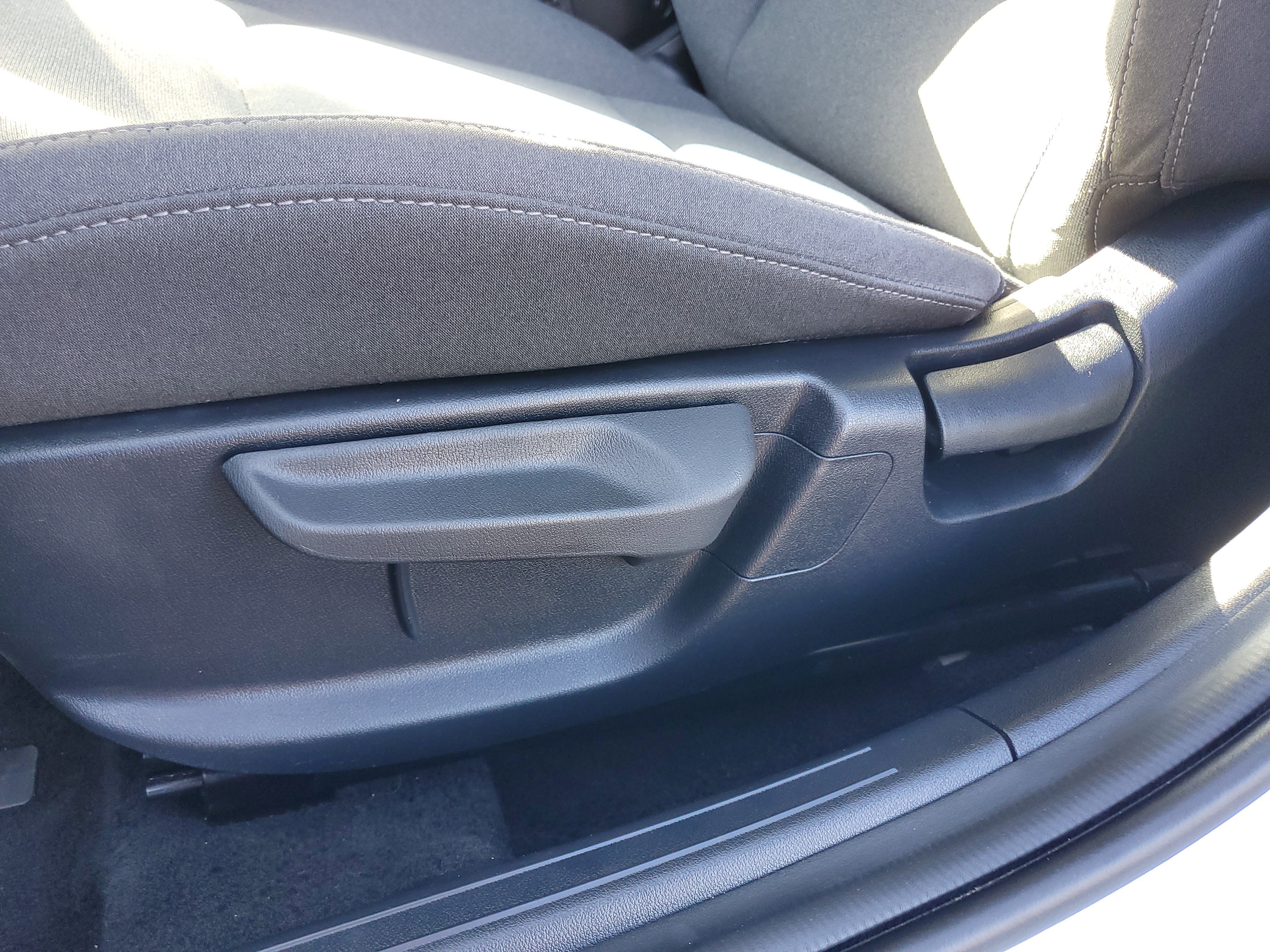 Used 2025 White Kia LXS image 12