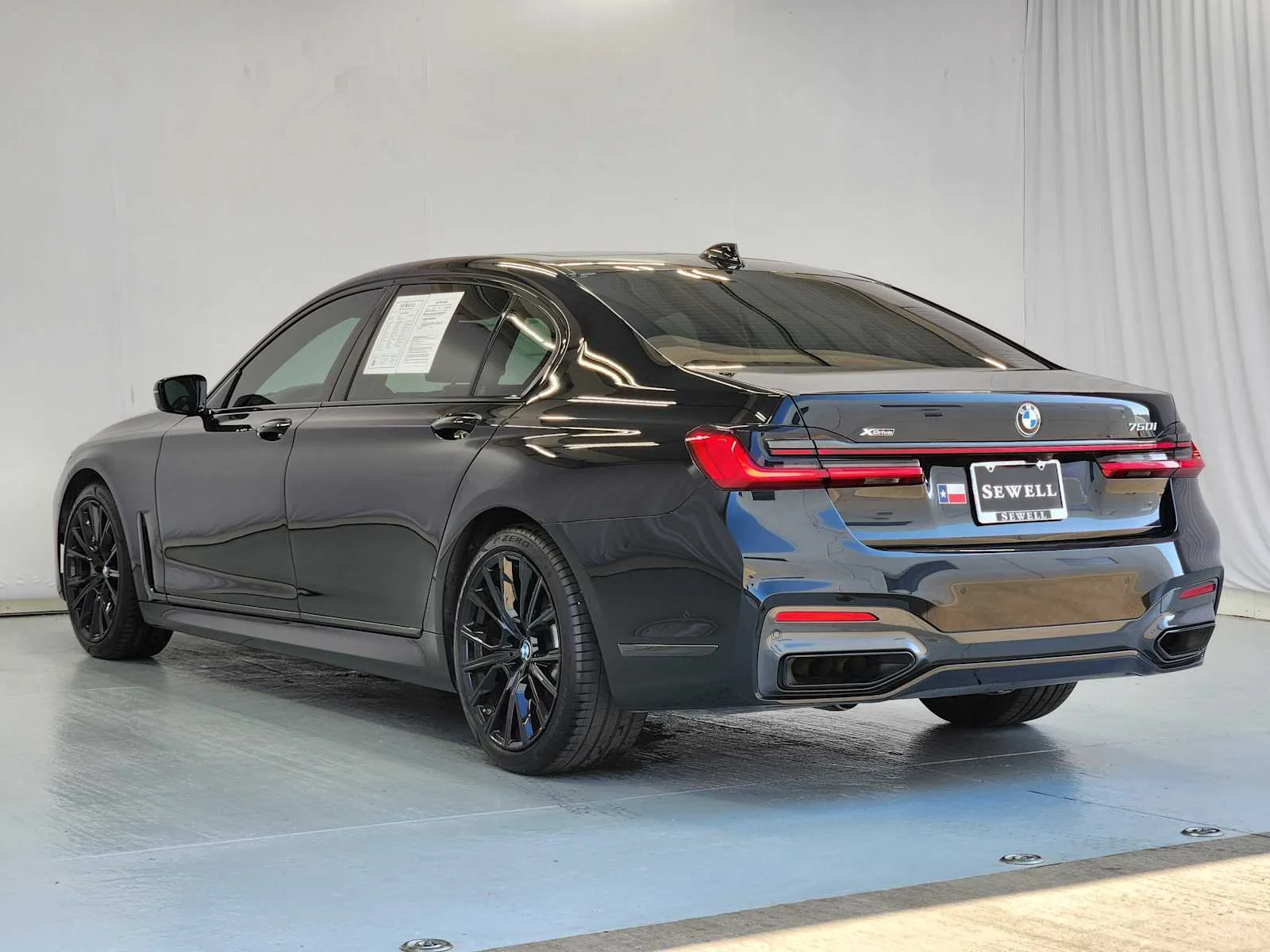 Used 2022 Black Sapphire Metallic BMW 750i xDrive image 5