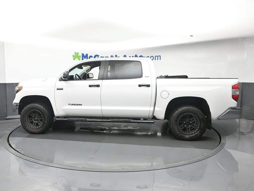 Used 2020 White Toyota SR5 image 25