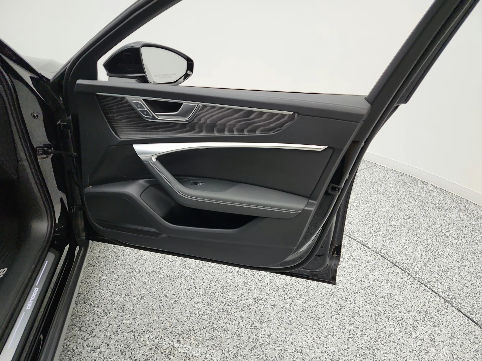 Used 2025 Mythos Black Metallic Audi 3.0 TFSI Premium Plus image 21