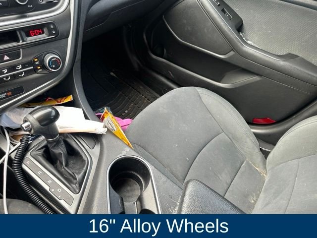 Used 2015 White Kia LX image 11