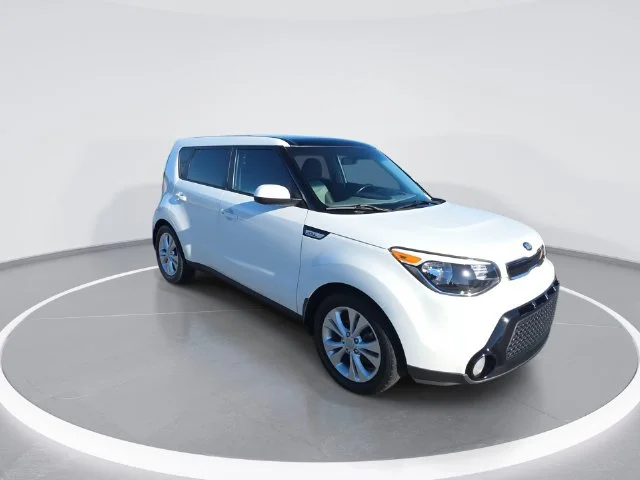 Used 2016 White Kia Plus image 2