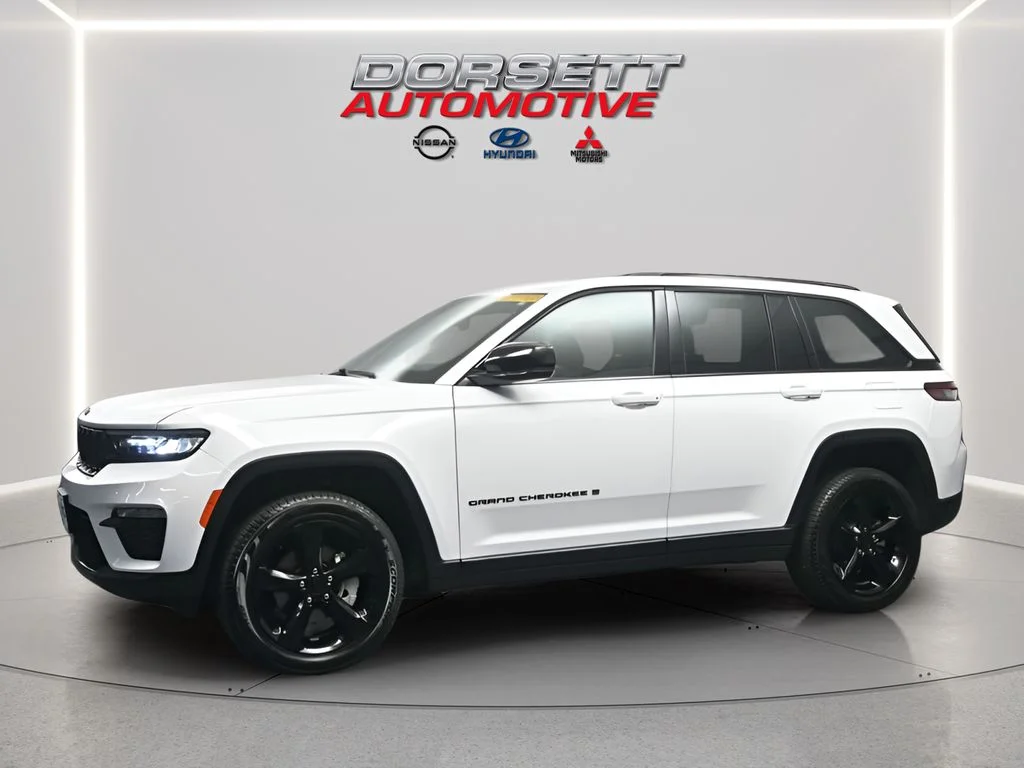 Used 2025 Bright White Clearcoat Jeep Limited image 7