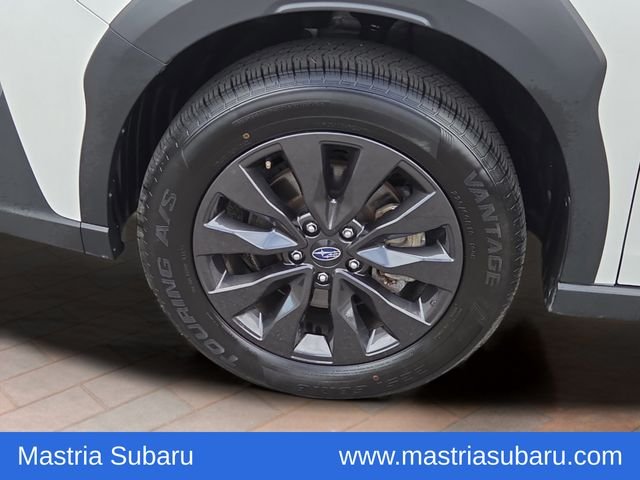 Used 2025 Crystal White Pearl Subaru Onyx Edition image 5