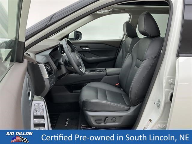 Certified Used 2023 Pearl White Tricoat Nissan SL image 17