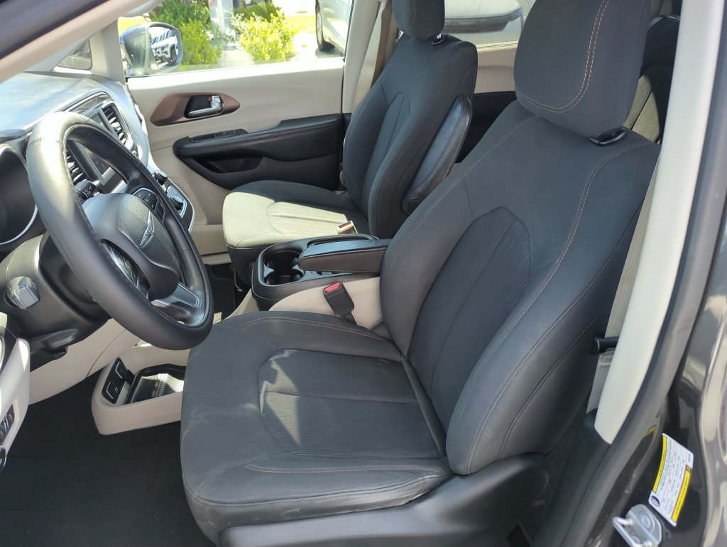 Used 2019 Gray Chrysler Touring Plus image 11