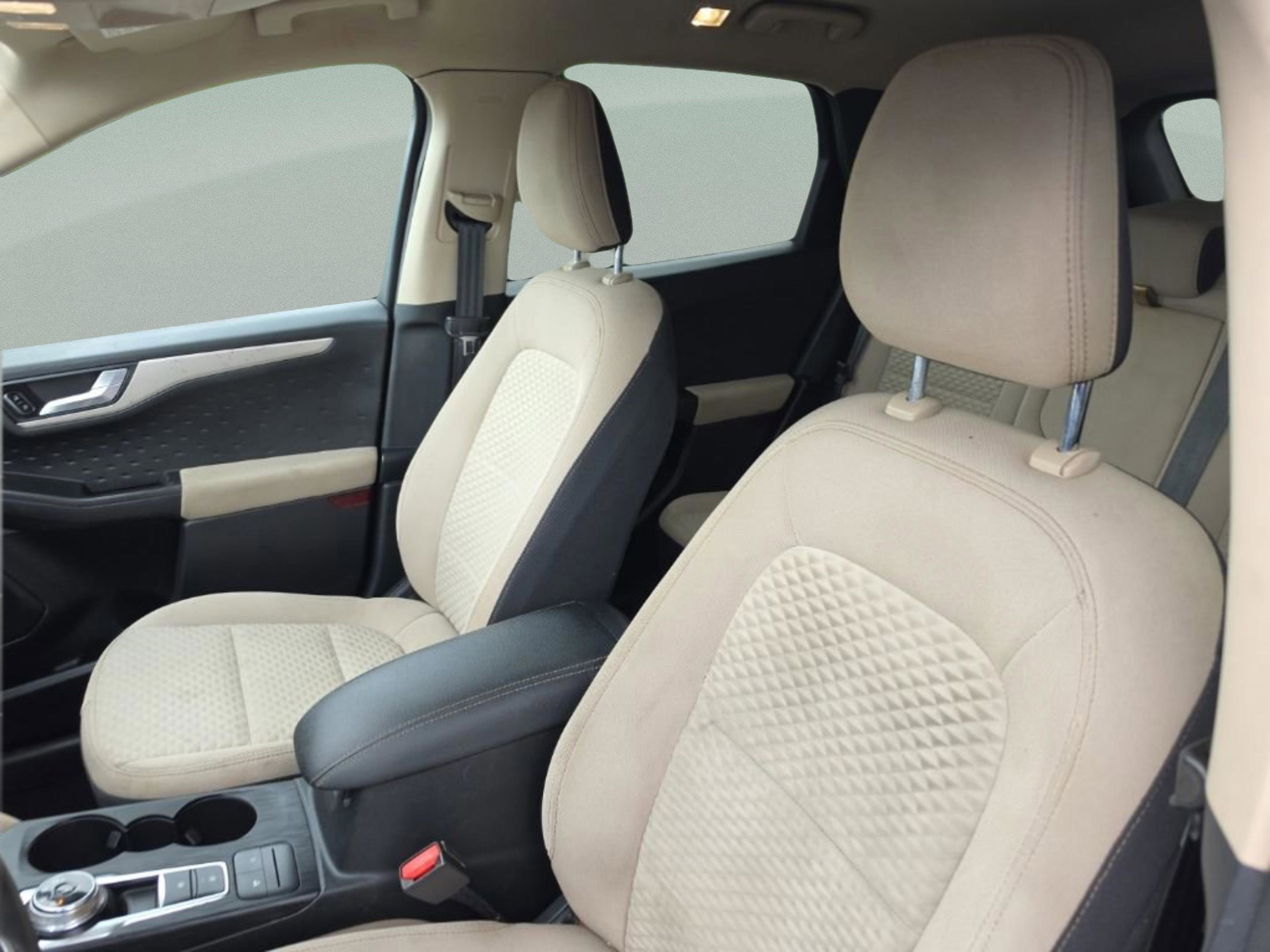 Used 2020 Red Ford SE image 19