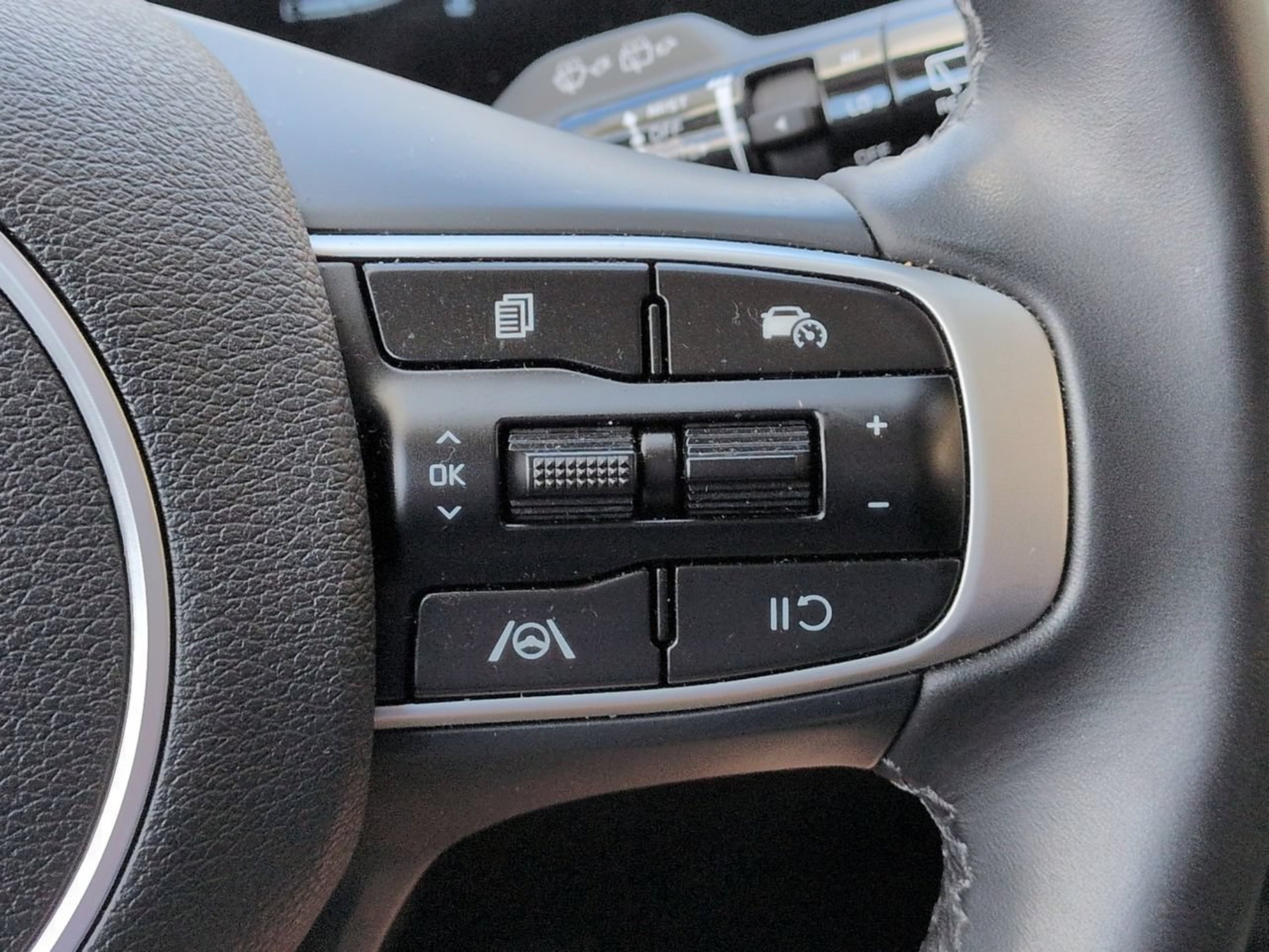 Used 2024 Glacial White Pearl Kia EX image 29