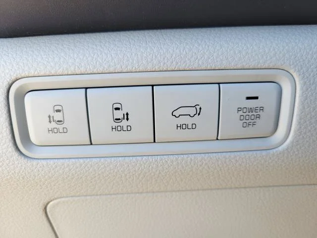 Used 2022  Kia LX image 24