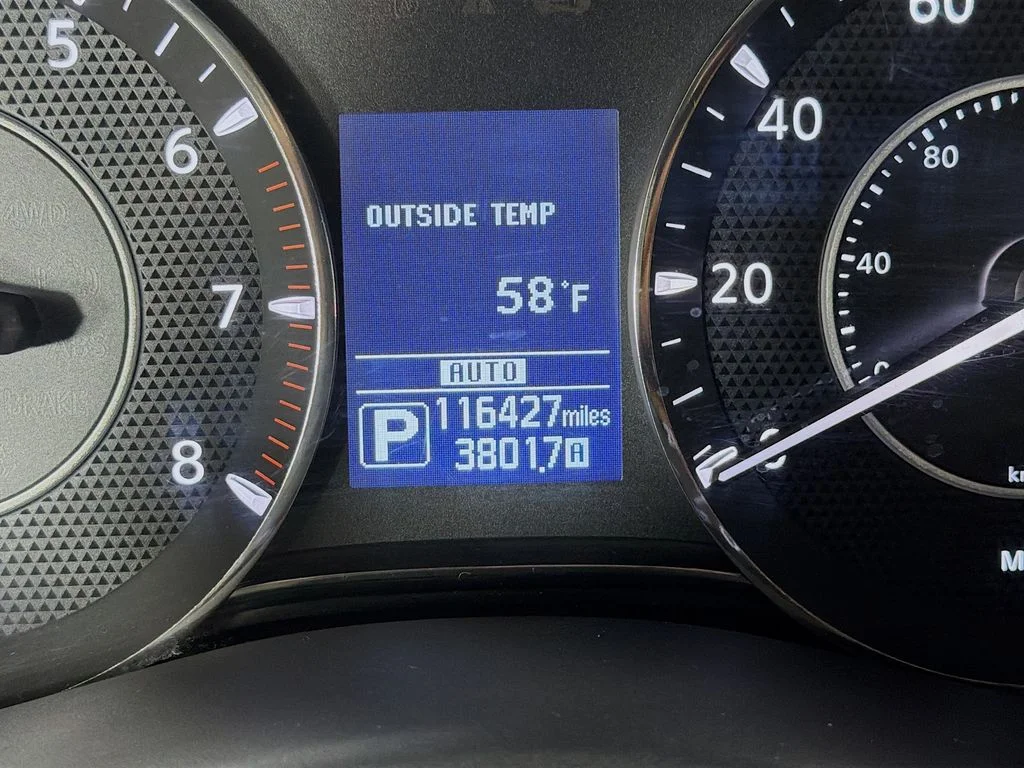 Used 2018 White Nissan SL image 14