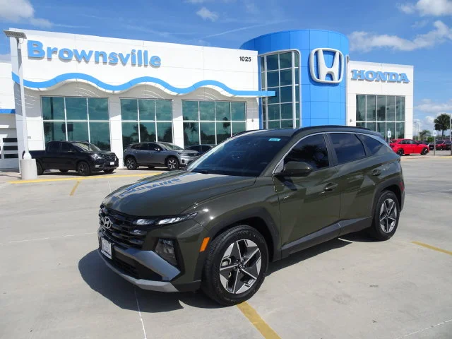 Used 2025 Green Hyundai SEL image 1