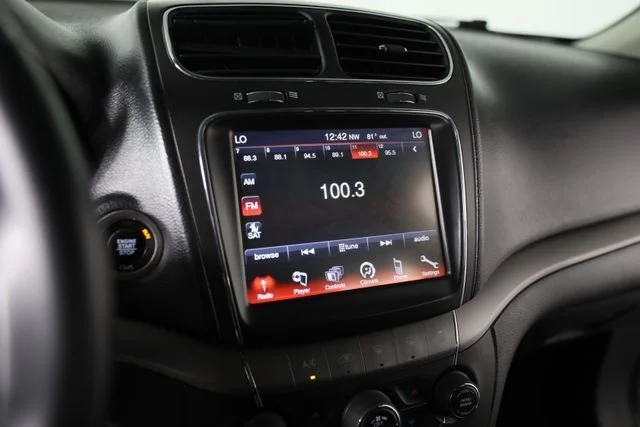 Used 2018 Silver Dodge Crossroad image 8
