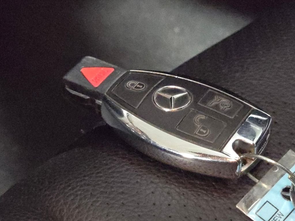 Used 2013  Mercedes-Benz C 300 image 33