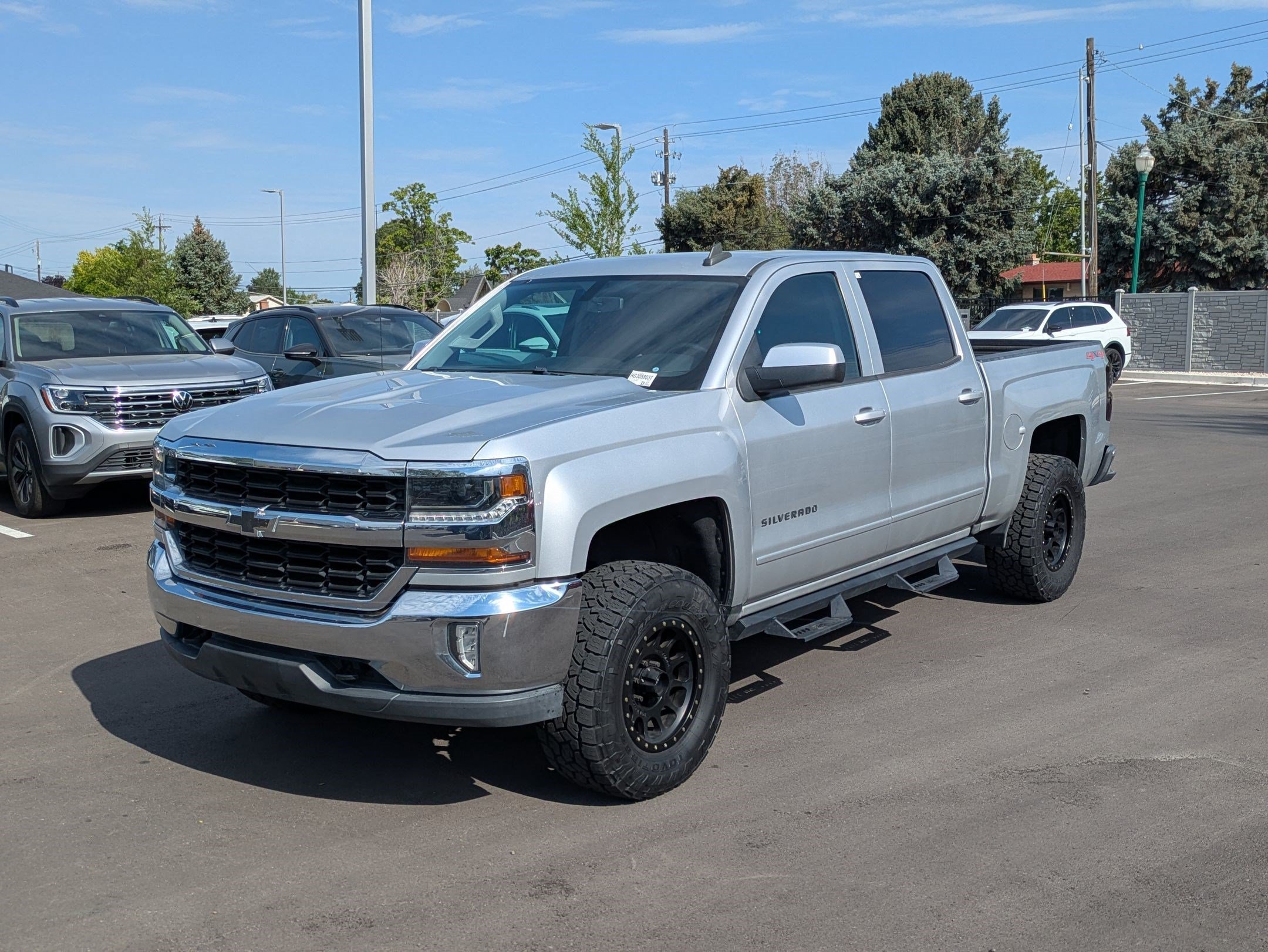 Used 2017 Silver Ice Metallic Chevrolet LT image 7