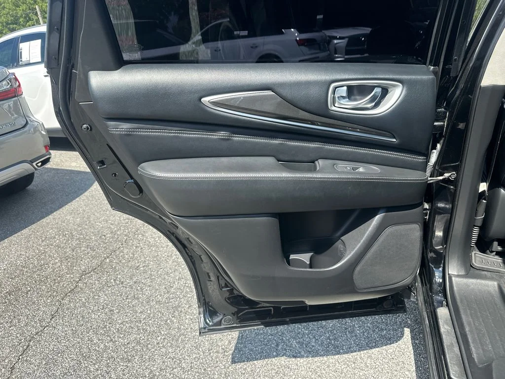 Used 2020 Black INFINITI LUXE image 18
