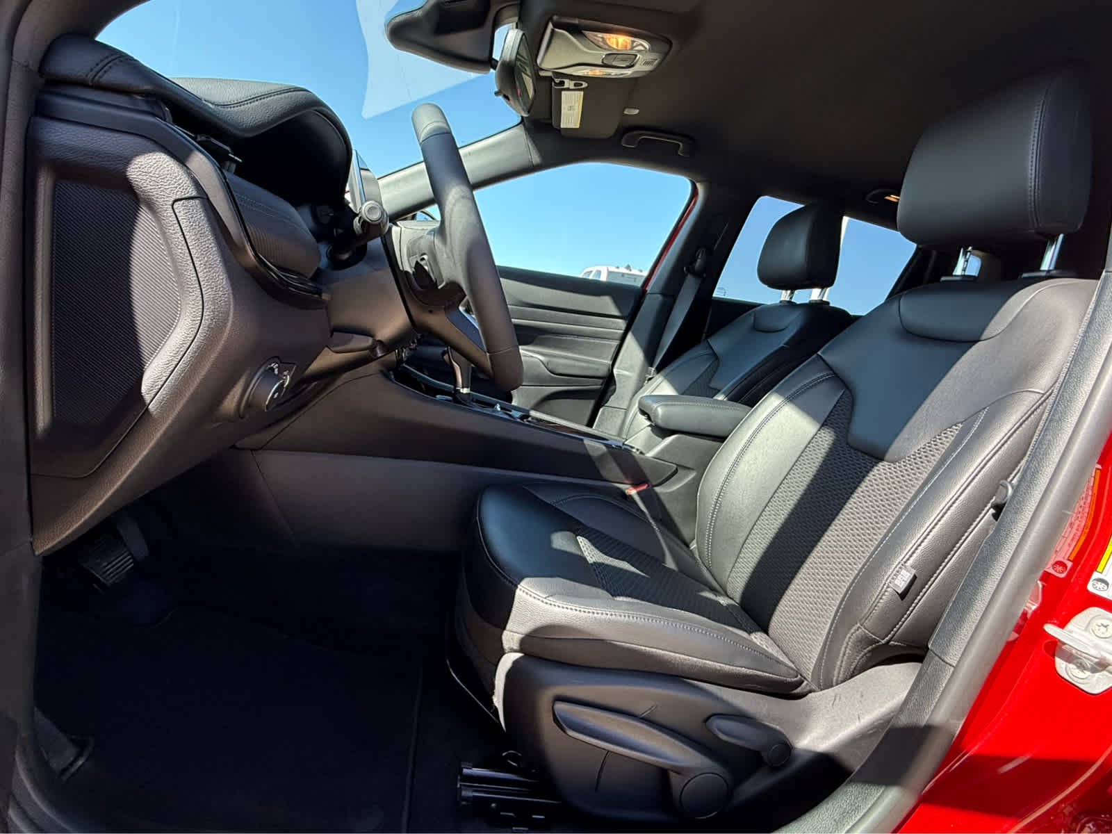 New 2026 Red Hot Pearl-Coat Exterior Paint Jeep Latitude Altitude image 18