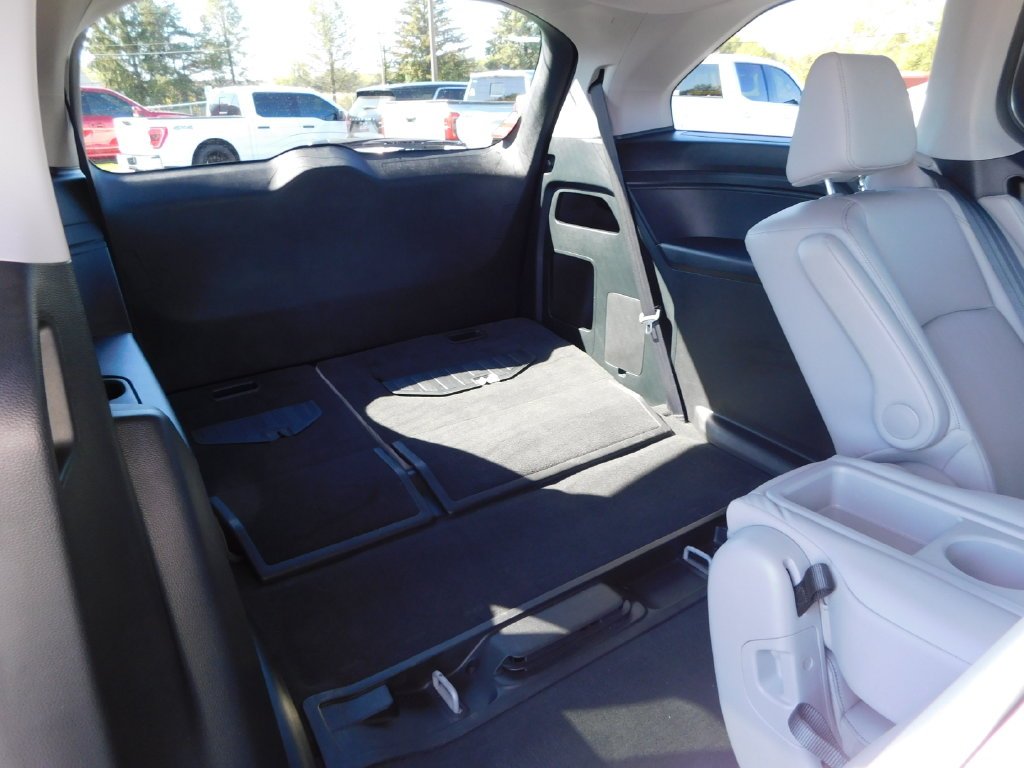 Certified Used 2024 Lunar Silver Metallic Honda EX-L image 31