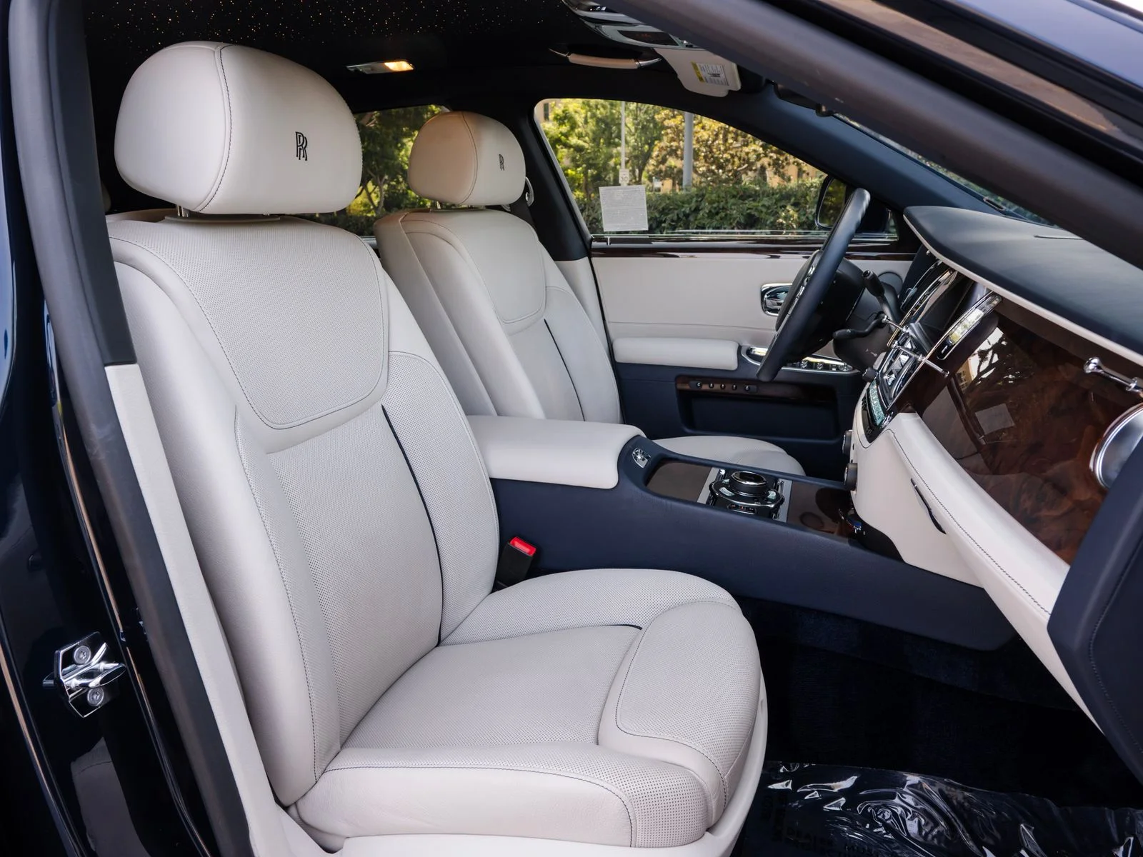 Certified Used 2016 Midnight Sapphire Rolls-Royce  image 28