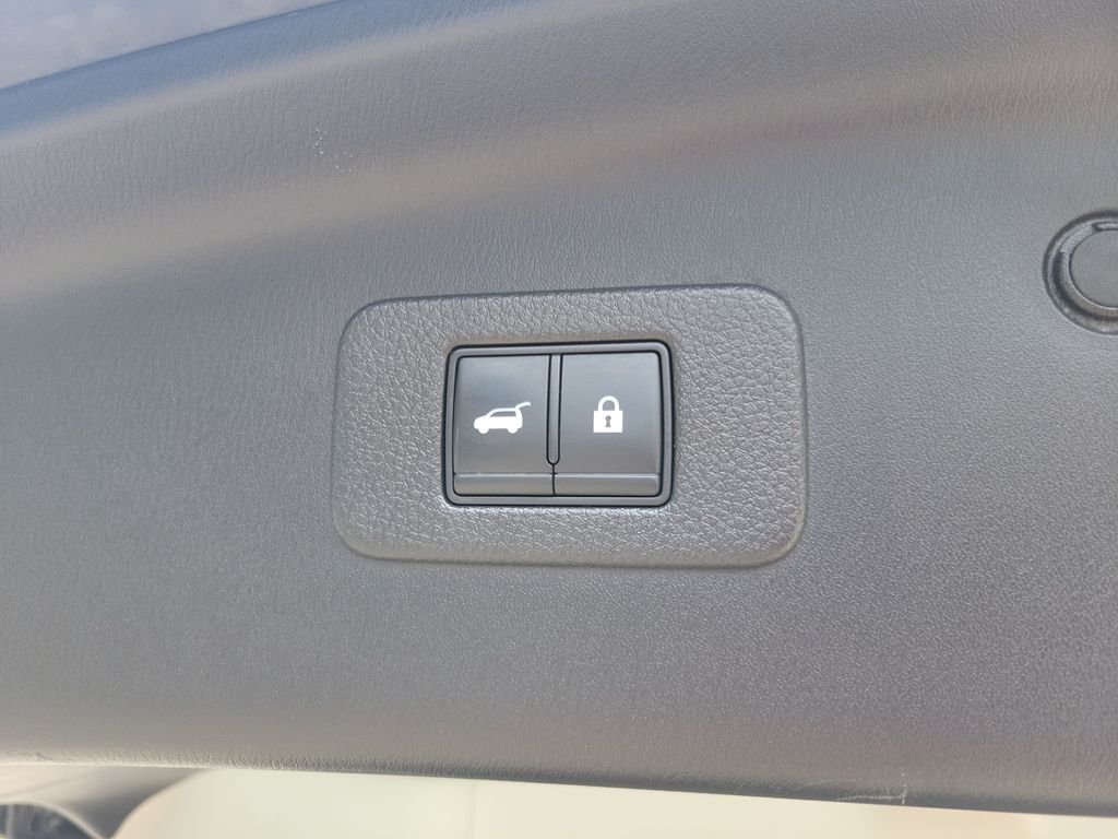 Used 2021 Black Nissan Platinum image 35