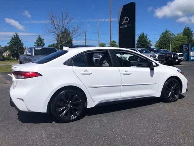 Used 2024 Ice Toyota SE image 3