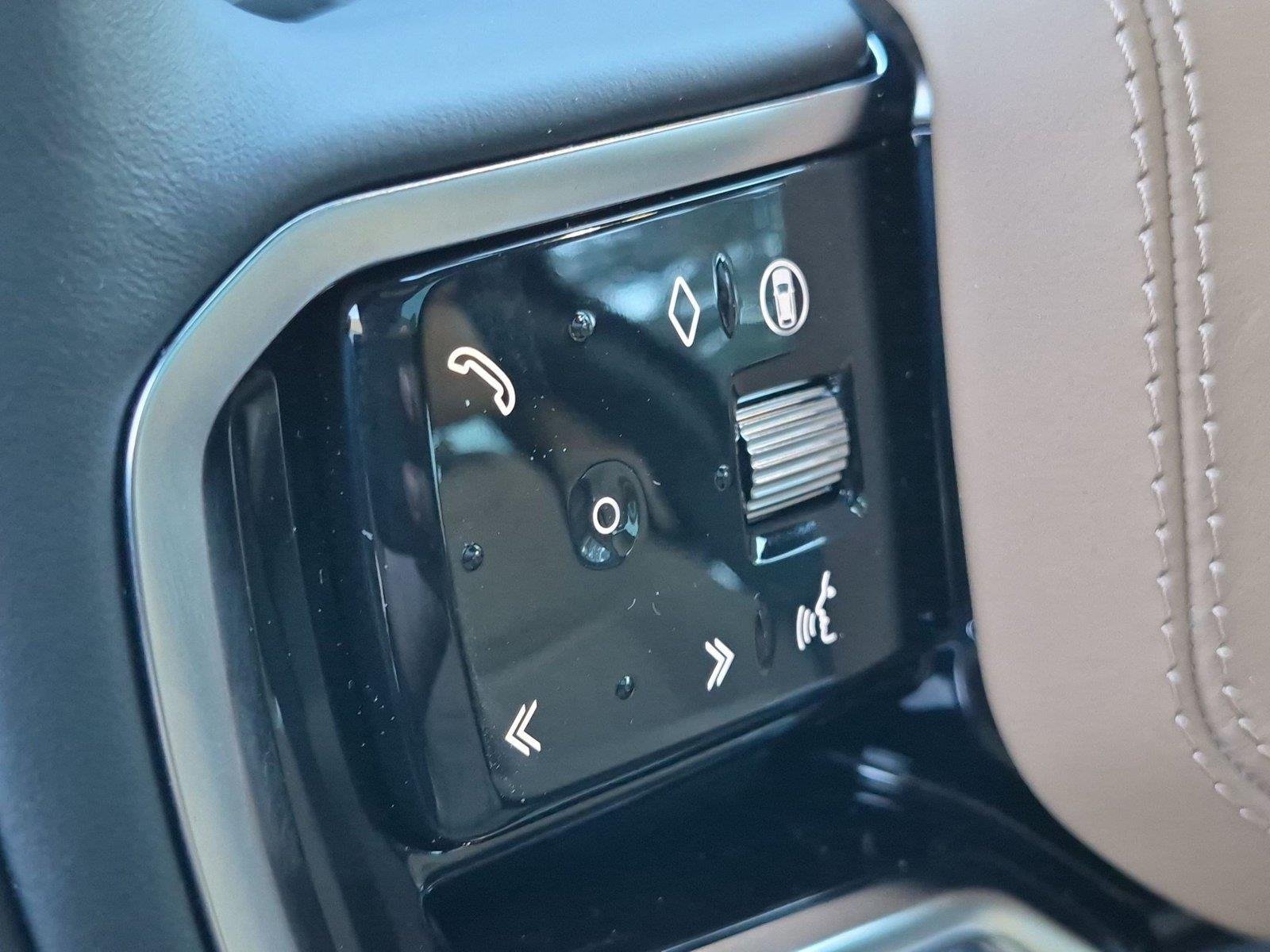 New 2027 Santorini Black Land Rover SE image 19